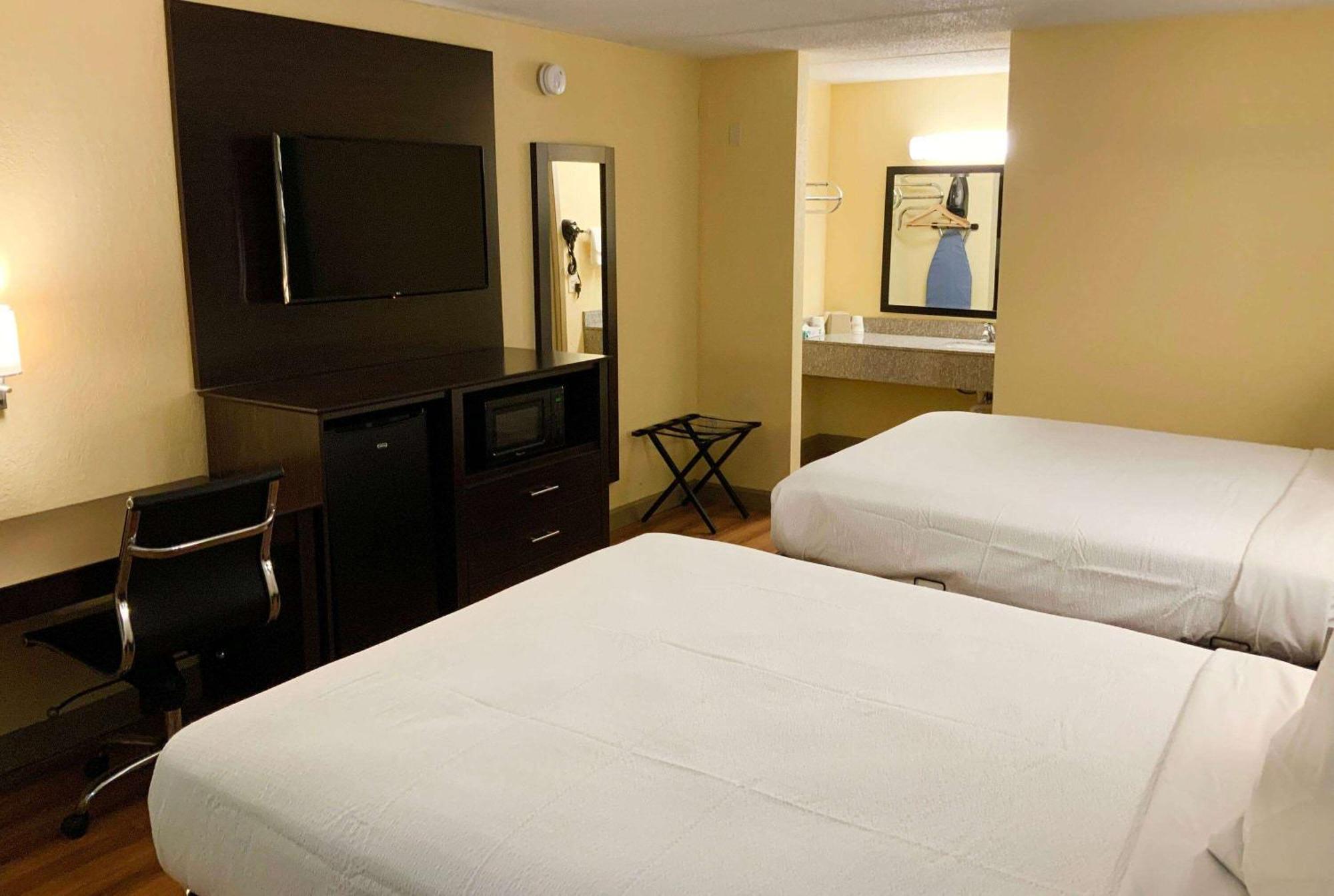 Days Inn By Wyndham Troy Il Extérieur photo